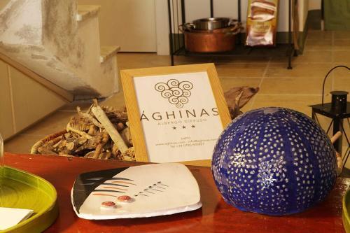 Aghinas Hotell Bosa Exteriör bild