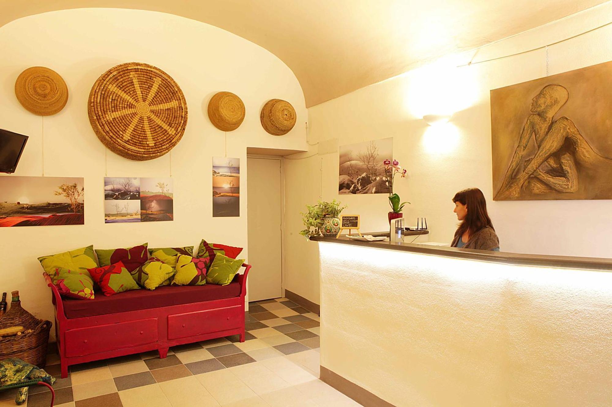 Aghinas Hotell Bosa Exteriör bild