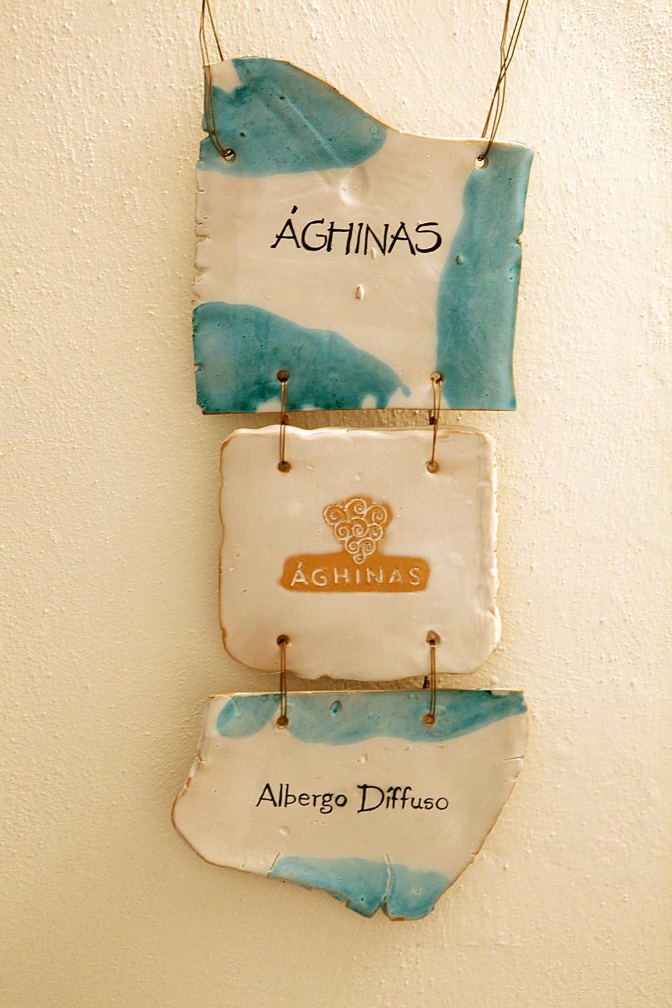 Aghinas Hotell Bosa Exteriör bild