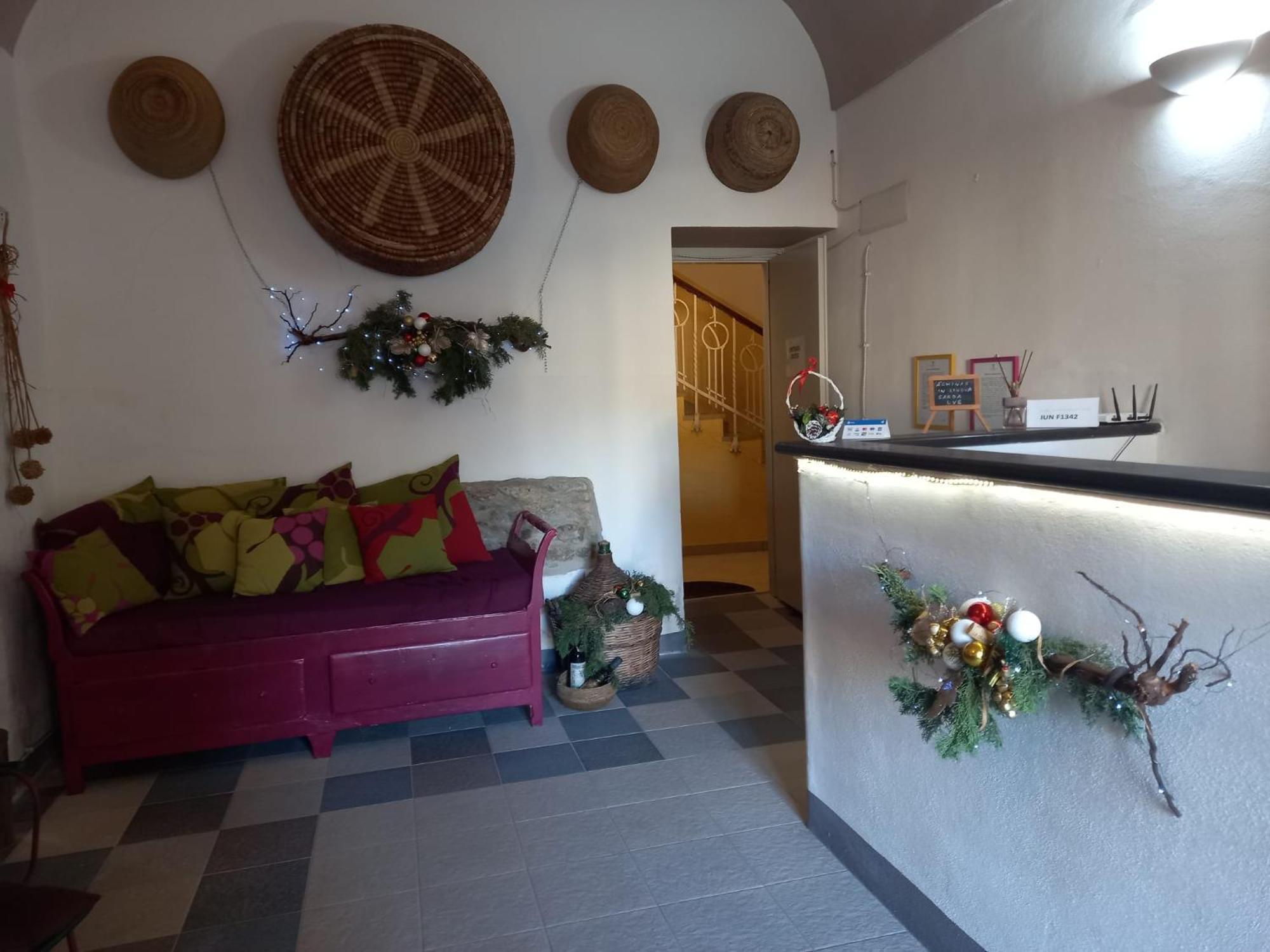 Aghinas Hotell Bosa Exteriör bild