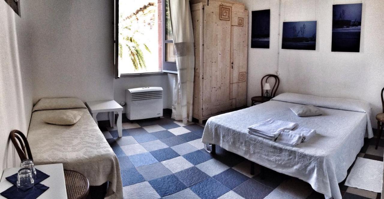 Aghinas Hotell Bosa Exteriör bild